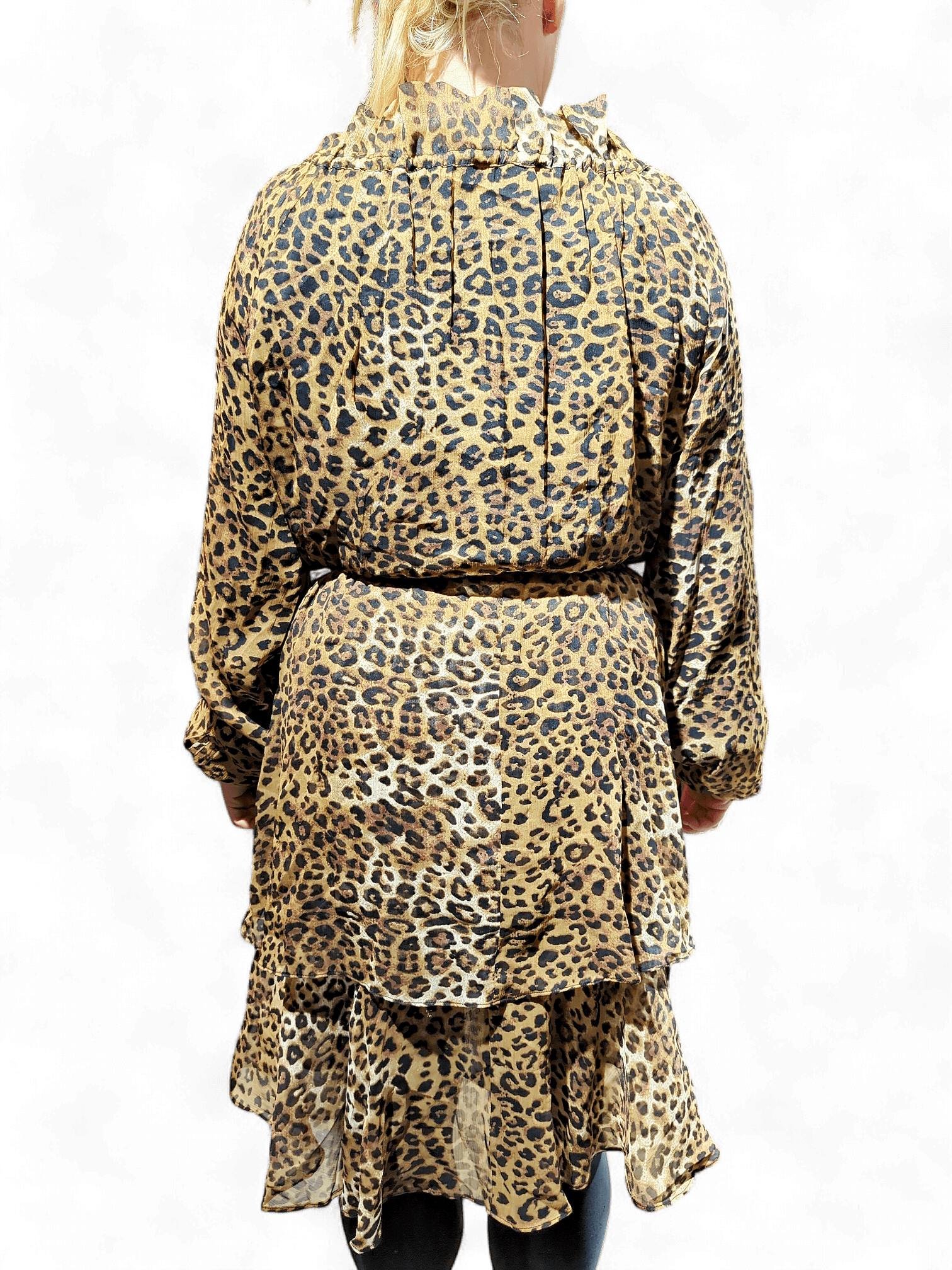 Modern leopardmönstrad klänning 2