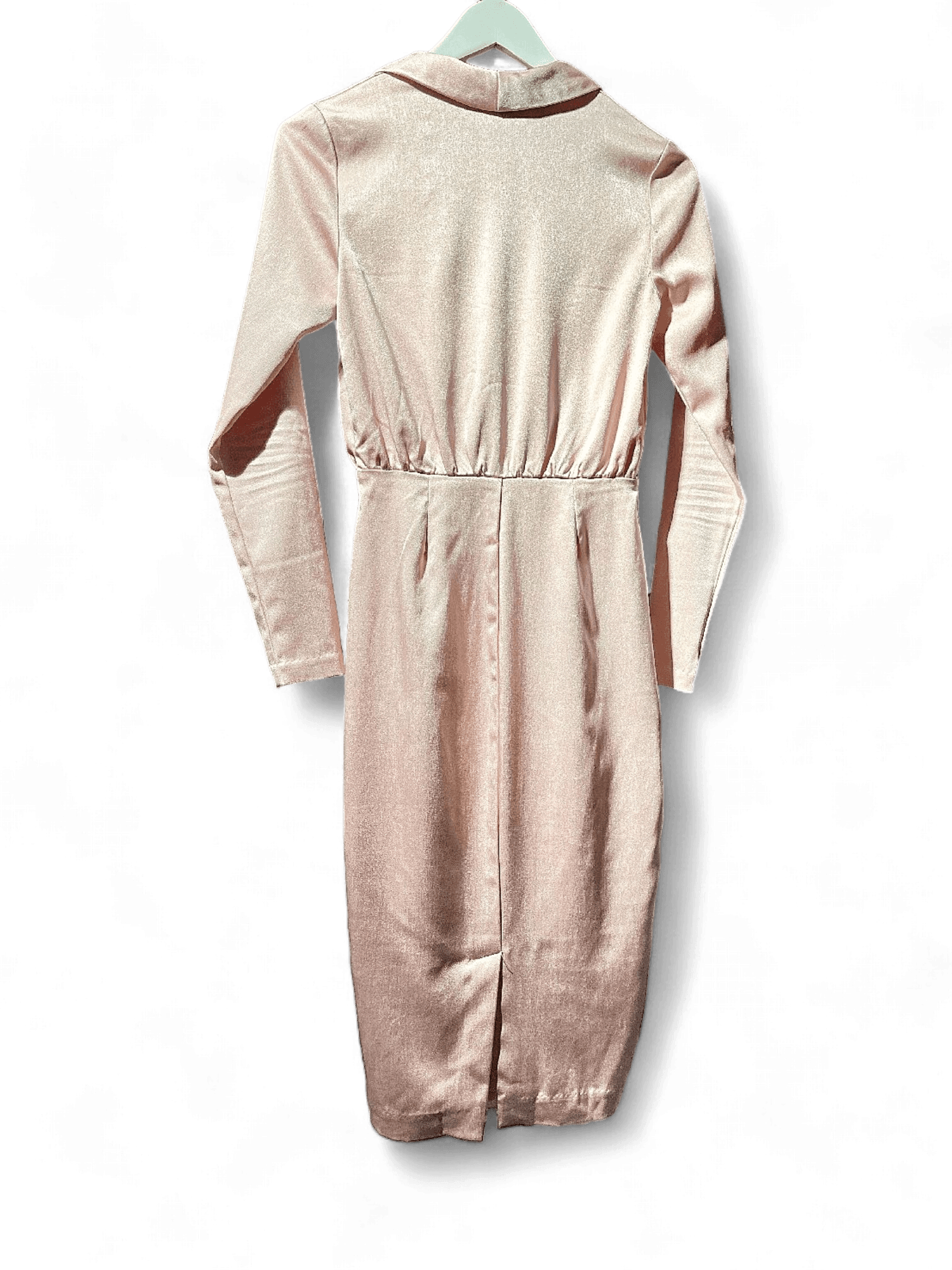 Wrapklänning i ljus rosa ton 2