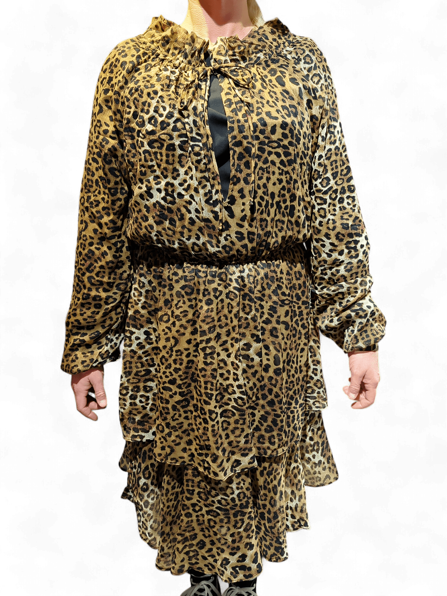 Modern leopardmönstrad klänning 1