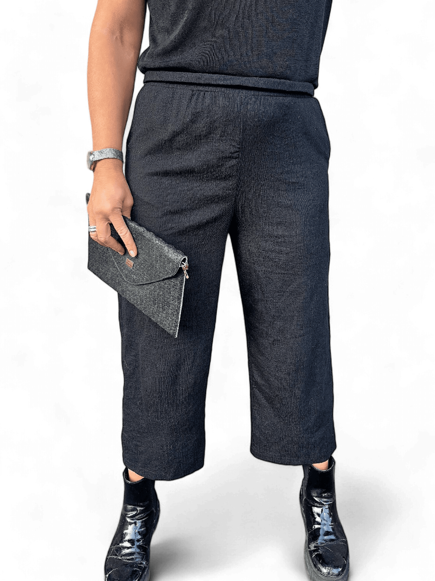 H&M svarta culotte-byxor i XS - elegant och bekväm passform 1