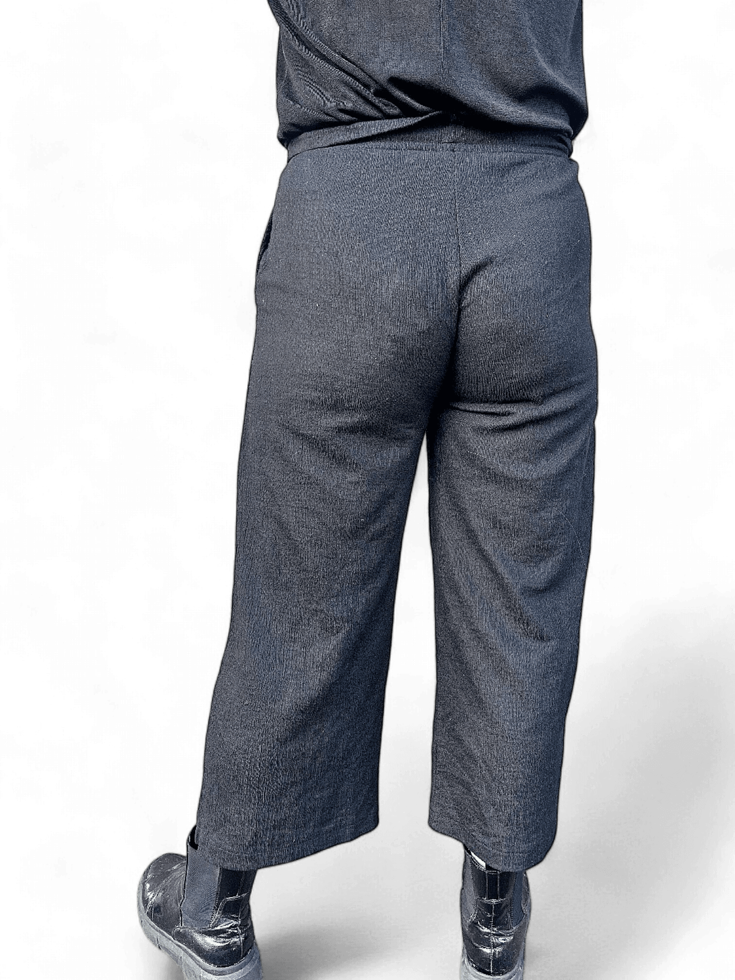 H&M svarta culotte-byxor i XS - elegant och bekväm passform 2