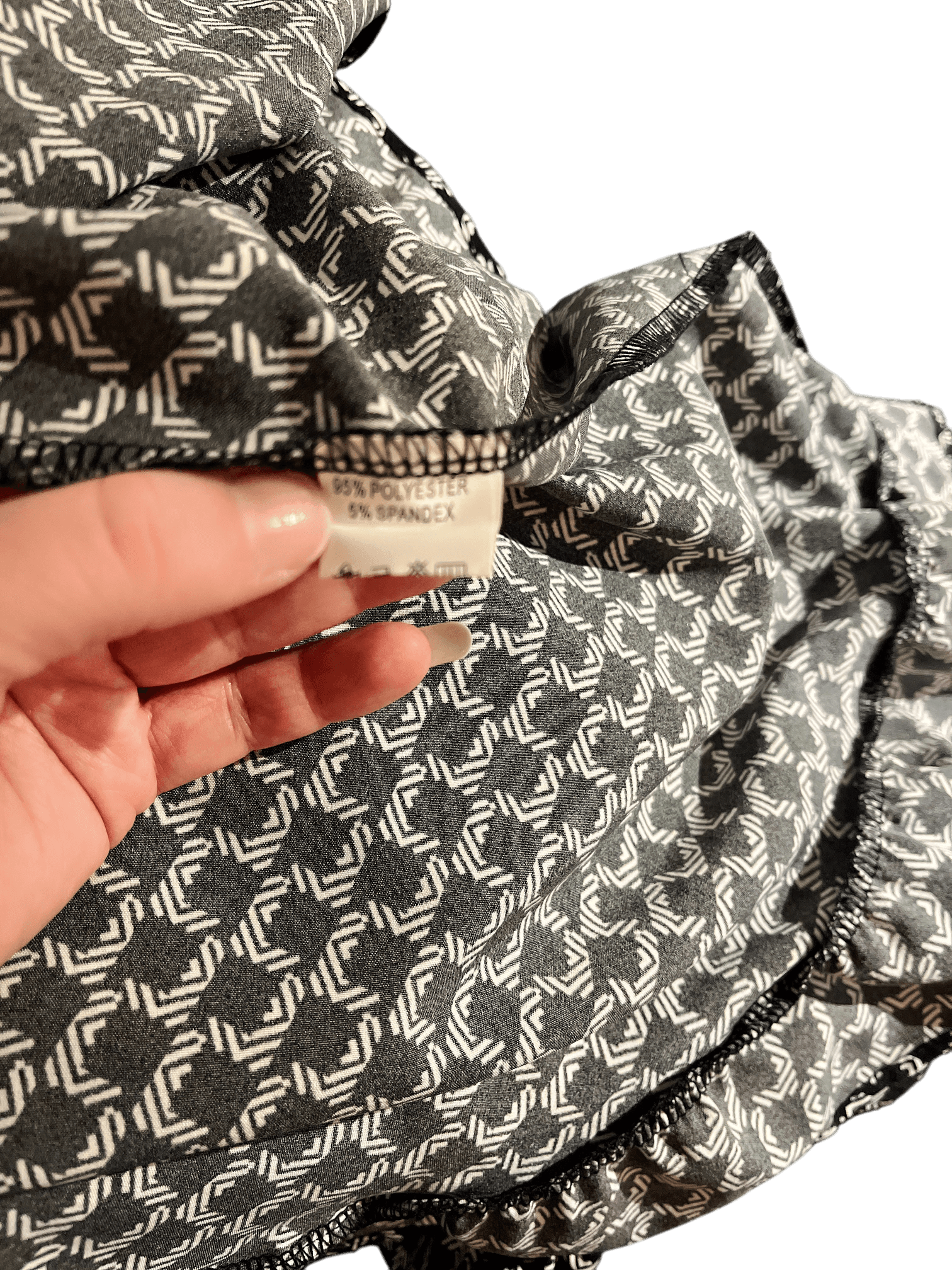 Mönstrad Kjol i asymmetrisk form 7