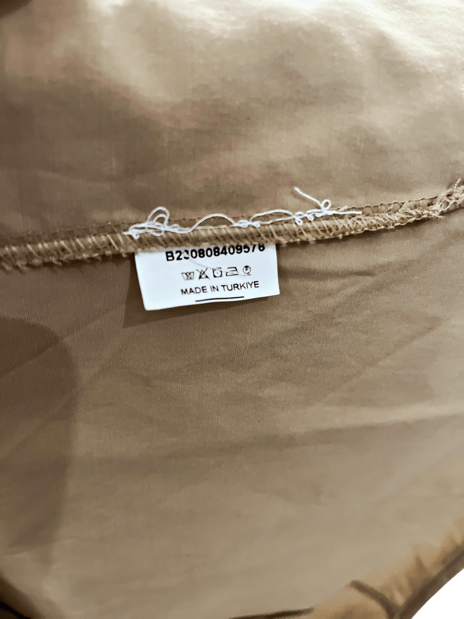 Modern beige bomullsblus med volanger från Mrs Poleen 10